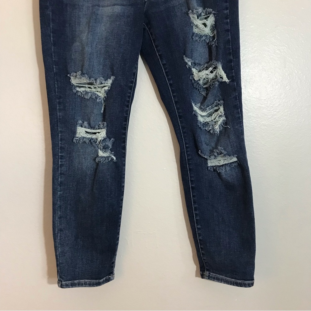 Judy Blue Distressed Boyfriend Fit Jeans 
Size 30
